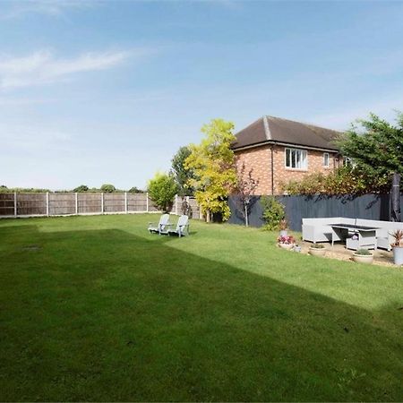Near Chester, Hawarden Exterior photo