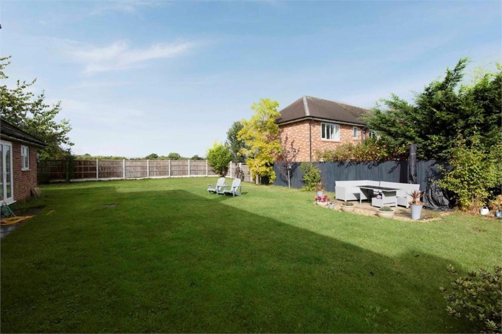 Near Chester, Hawarden Exterior photo